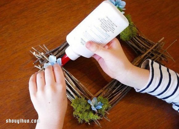 利用樹枝DIY改造田園風(fēng)相框的方法教程 -  rpnrmr.com