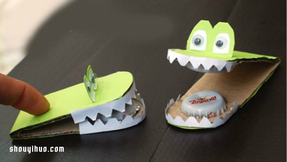 利用硬紙板和金屬瓶蓋DIY制作幼兒鱷魚(yú)玩具 -  rpnrmr.com