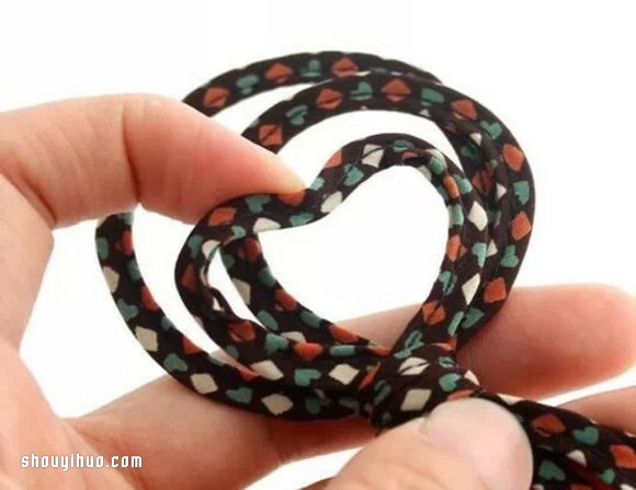 布藝蝴蝶結(jié)發(fā)卡的制作方法圖解 -  rpnrmr.com