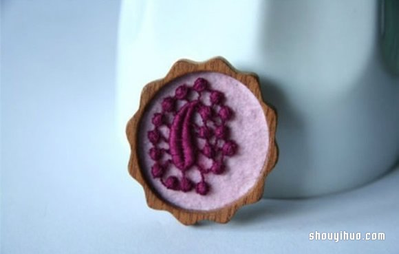 特色刺繡小飾品 將手工刺繡與小木塊結(jié)合 -  rpnrmr.com