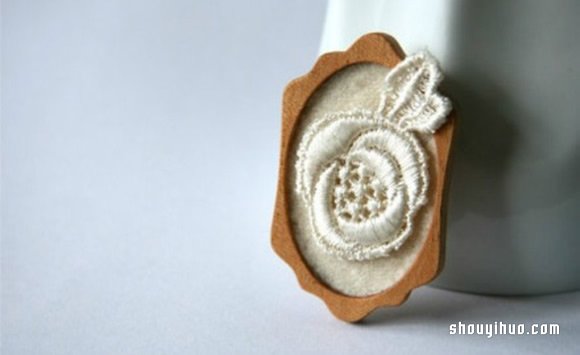 特色刺繡小飾品 將手工刺繡與小木塊結(jié)合 -  rpnrmr.com