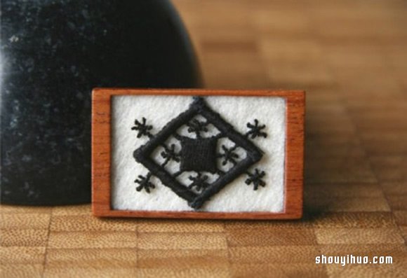 特色刺繡小飾品 將手工刺繡與小木塊結(jié)合 -  rpnrmr.com