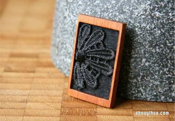 特色刺繡小飾品 將手工刺繡與小木塊結(jié)合 -  rpnrmr.com