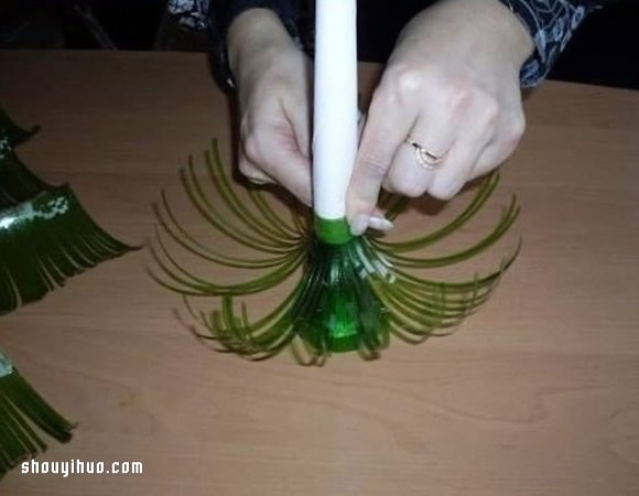 雪碧瓶子制作圣誕樹的方法圖解教程 -  rpnrmr.com