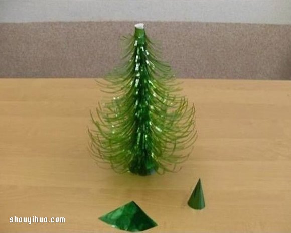 雪碧瓶子制作圣誕樹的方法圖解教程 -  rpnrmr.com
