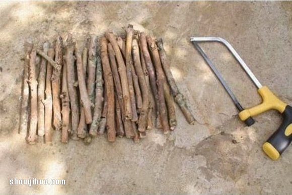 利用枯枝DIY制作田園風(fēng)花瓶的方法圖解 -  rpnrmr.com