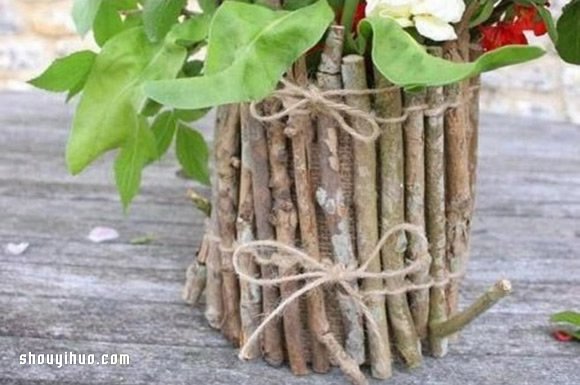 利用枯枝DIY制作田園風(fēng)花瓶的方法圖解 -  rpnrmr.com