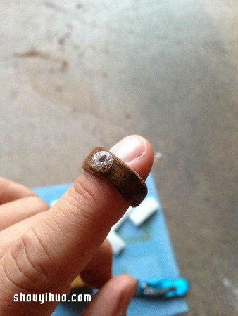 親手自制戒指和戒盒 趁攀巖時(shí)向女友求婚 -  rpnrmr.com