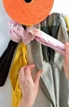 舊衣服/布條利用 手工編織漂亮地毯的步驟 -  rpnrmr.com