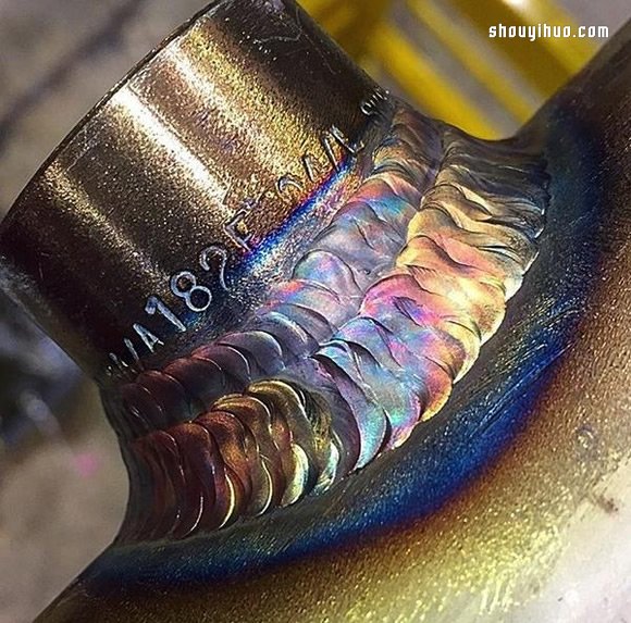 利用焊接工藝在金屬管上燒出一圈魔幻彩虹 -  rpnrmr.com