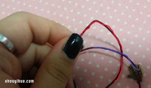 超簡(jiǎn)單吊飾手環(huán)DIY！只要打2個(gè)結(jié)就完成咯！ -  rpnrmr.com