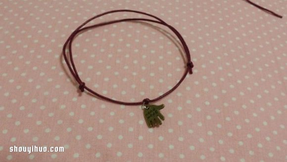 超簡(jiǎn)單吊飾手環(huán)DIY！只要打2個(gè)結(jié)就完成咯！ -  rpnrmr.com