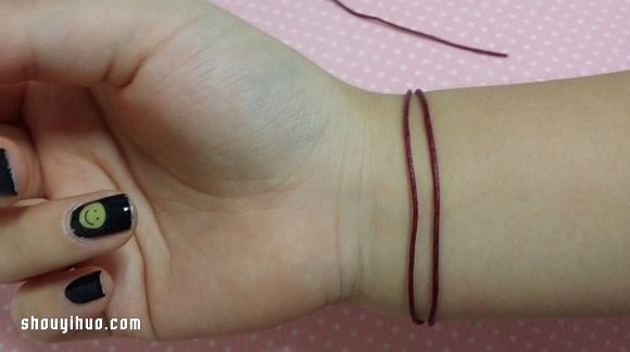 超簡(jiǎn)單吊飾手環(huán)DIY！只要打2個(gè)結(jié)就完成咯！ -  rpnrmr.com