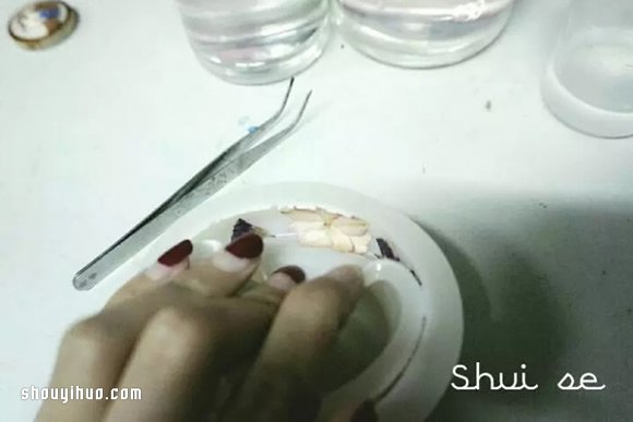 自制漂亮的水晶滴膠手鐲的過程步驟圖解 -  rpnrmr.com