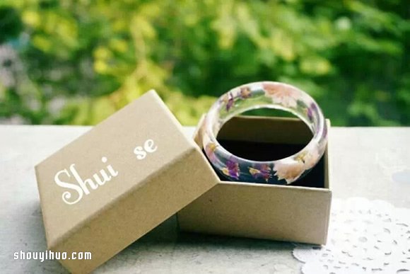 自制漂亮的水晶滴膠手鐲的過程步驟圖解 -  rpnrmr.com