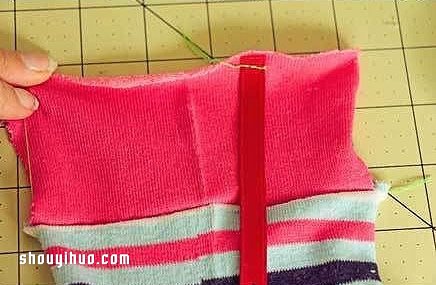 舊襪子做玩偶 親手給孩子DIY可愛的小蛇玩具 -  rpnrmr.com