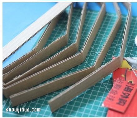 快遞盒廢物利用DIY制作浪漫六角燈的圖解教程 -  rpnrmr.com