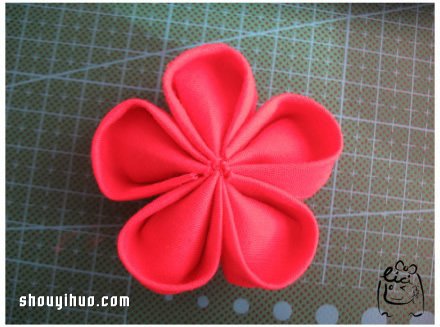 手工布藝櫻花胸針的DIY制作方法圖解教程 -  rpnrmr.com