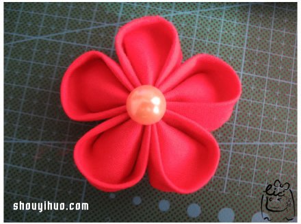 手工布藝櫻花胸針的DIY制作方法圖解教程 -  rpnrmr.com
