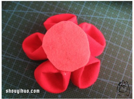 手工布藝櫻花胸針的DIY制作方法圖解教程 -  rpnrmr.com