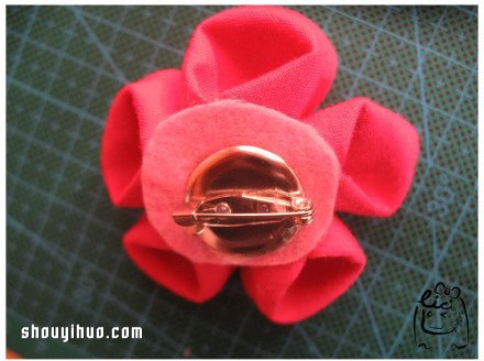 手工布藝櫻花胸針的DIY制作方法圖解教程 -  rpnrmr.com