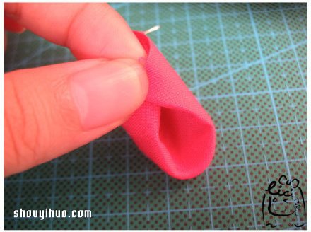 手工布藝櫻花胸針的DIY制作方法圖解教程 -  rpnrmr.com