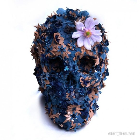 一千多塊皮革一年時間 花意盎然的骷髏頭創(chuàng)作 -  rpnrmr.com