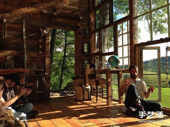 由形形色色的舊窗戶拼接而成的夢幻湖邊小屋 -  rpnrmr.com