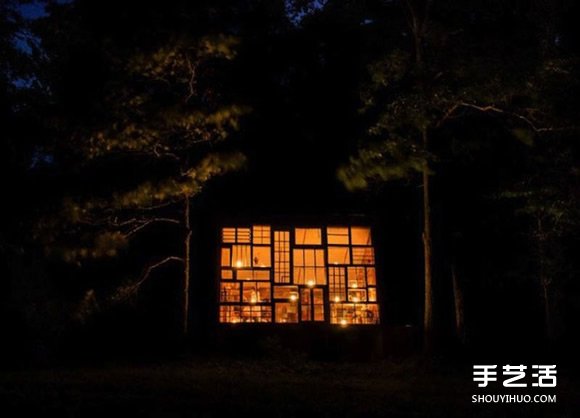 由形形色色的舊窗戶拼接而成的夢幻湖邊小屋 -  rpnrmr.com