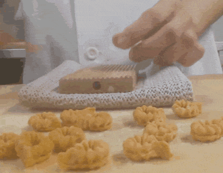 手工意大利面制作過(guò)程也能讓人看的通體舒暢 -  rpnrmr.com