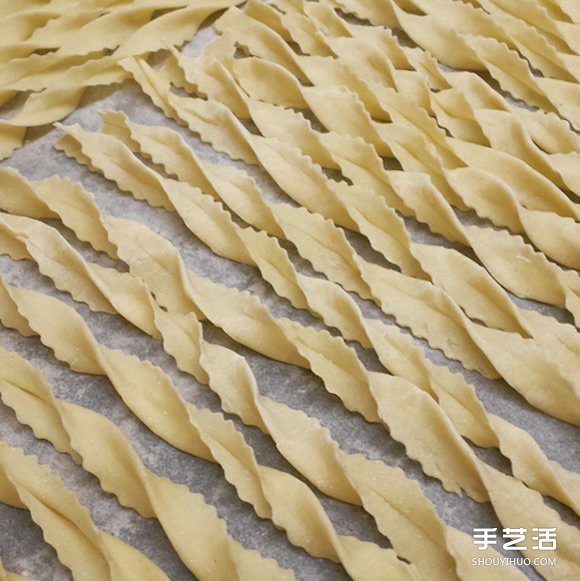手工意大利面制作過(guò)程也能讓人看的通體舒暢 -  rpnrmr.com