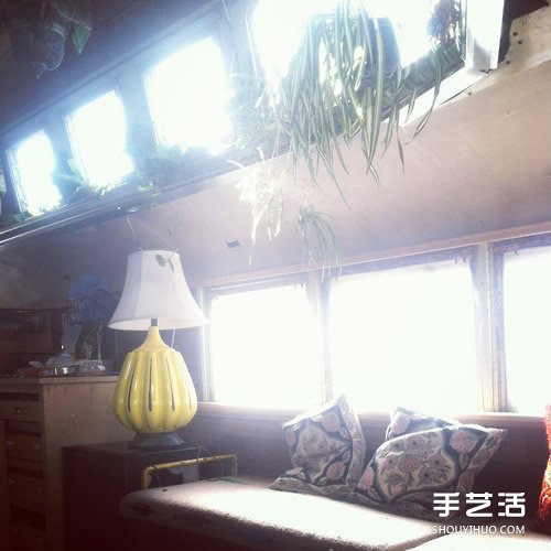 實(shí)現(xiàn)四海為家的夢(mèng)想 舊面包車改造的溫馨房車 -  rpnrmr.com