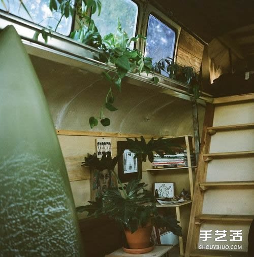 實(shí)現(xiàn)四海為家的夢(mèng)想 舊面包車改造的溫馨房車 -  rpnrmr.com