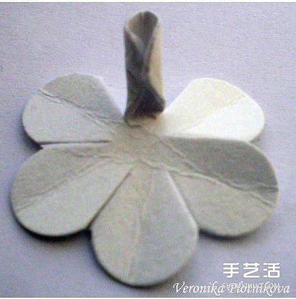 硬紙片折紙玫瑰花的方法 玫瑰花的折法步驟圖 -  rpnrmr.com