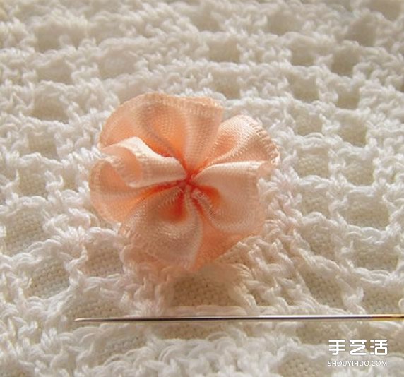 綢帶頭花發(fā)繩手工制作 漂亮發(fā)繩DIY圖解教程 -  rpnrmr.com