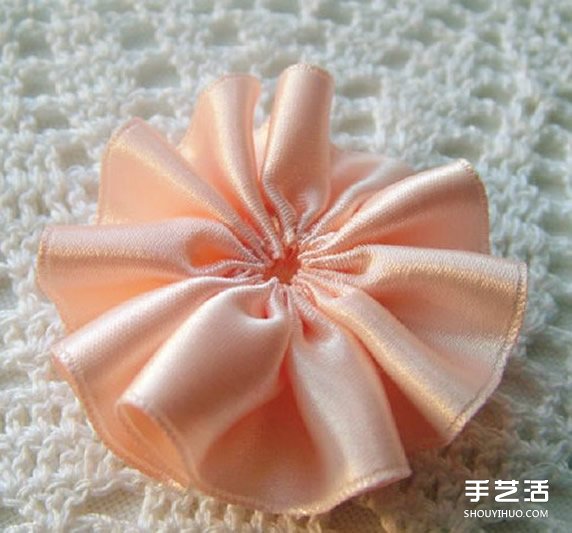 綢帶頭花發(fā)繩手工制作 漂亮發(fā)繩DIY圖解教程 -  rpnrmr.com