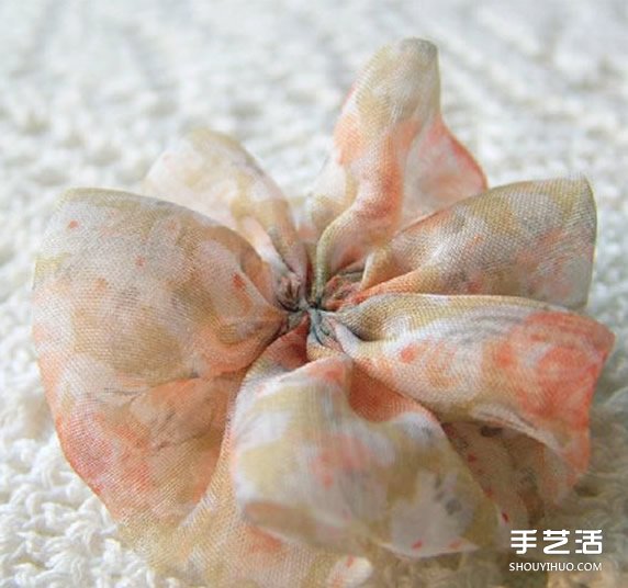 綢帶頭花發(fā)繩手工制作 漂亮發(fā)繩DIY圖解教程 -  rpnrmr.com