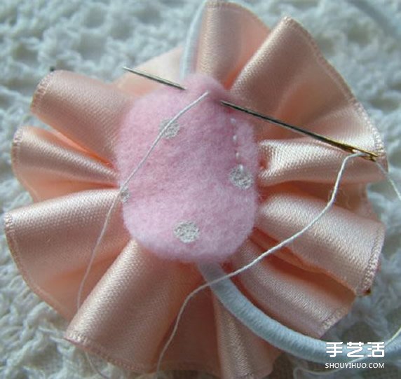 綢帶頭花發(fā)繩手工制作 漂亮發(fā)繩DIY圖解教程 -  rpnrmr.com