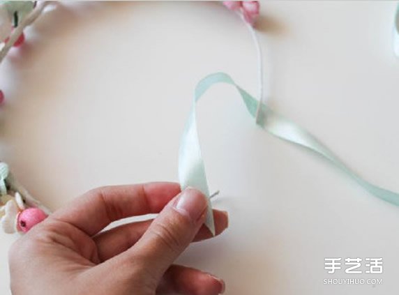 新娘花環(huán)DIY制作方法 自制花環(huán)頭飾圖解教程 -  rpnrmr.com