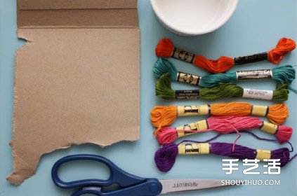 利用紙板編出漂亮手鏈?zhǔn)掷K的方法圖解教程 -  rpnrmr.com