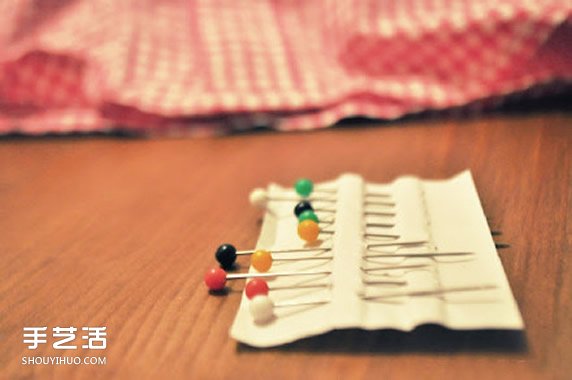 舊襯衫改造個(gè)性抱枕套 舊襯衫DIY靠枕套的方法 -  rpnrmr.com