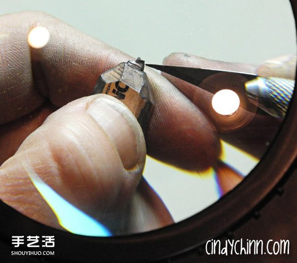 鉛筆筆尖上的精致雕刻 讓你領(lǐng)略手工微雕之美 -  rpnrmr.com