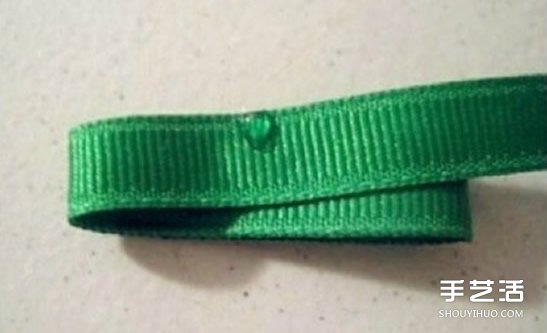 簡(jiǎn)單綢帶圣誕樹(shù)制作方法 圣誕樹(shù)DIY圖解教程 -  rpnrmr.com