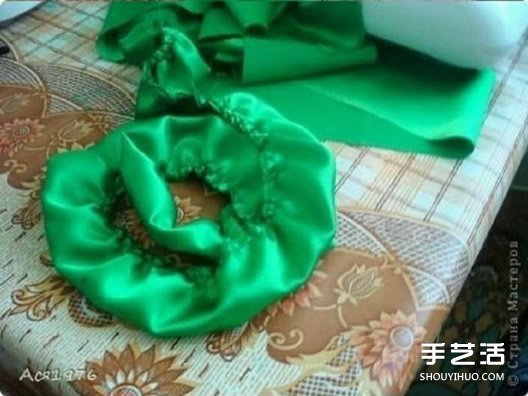簡(jiǎn)單立體絲綢圣誕樹的制作方法圖解教程 -  rpnrmr.com