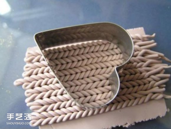 用軟陶或粘土DIY制作編織風(fēng)愛心胸針的方法 -  rpnrmr.com