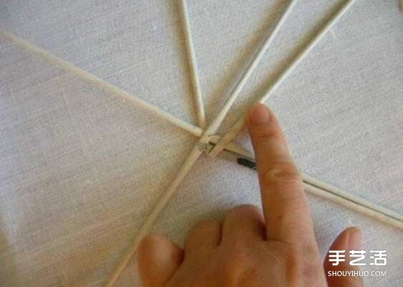 廢舊報(bào)紙編球的方法 編織球用報(bào)紙DIY制作 -  rpnrmr.com