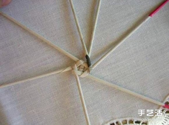 廢舊報(bào)紙編球的方法 編織球用報(bào)紙DIY制作 -  rpnrmr.com