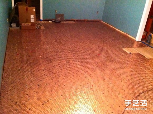 幾萬(wàn)個(gè)一分錢硬幣鋪成地板 金閃閃的好土豪啊 -  rpnrmr.com