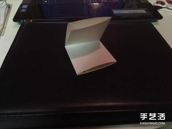 自帶夾頁功能的個(gè)性書簽的折法圖解教程 -  rpnrmr.com