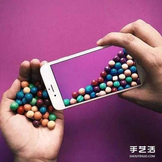 逃離煩悶生活：藝術家讓手機變身可愛糖果盒 -  rpnrmr.com